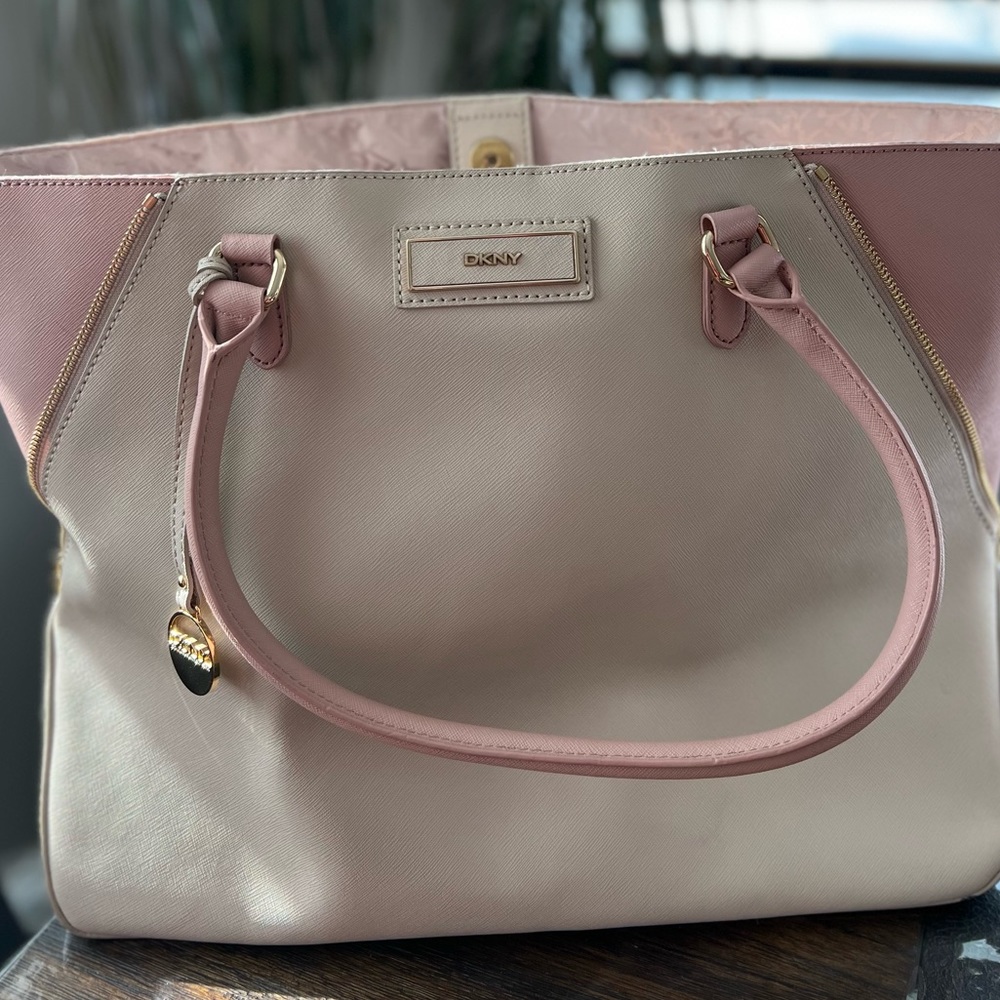 DKNY TOTE BAG